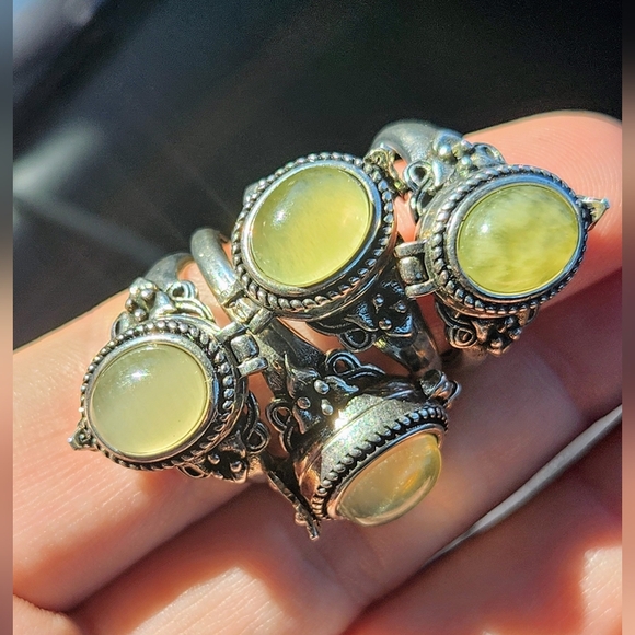 Prehnite Poison Ring. Adjustable Oil Jewlery. Vintage Victorian Style. - Picture 2 of 5